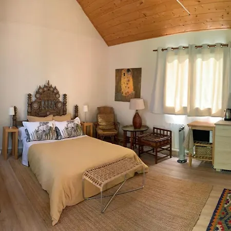 Artist Ernest Renoux's Atelier, Romantic Retreat Romeny-sur-Marne