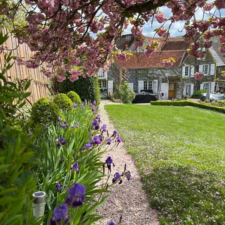 Artist Ernest Renoux's Atelier, Romantic Retreat Holiday home